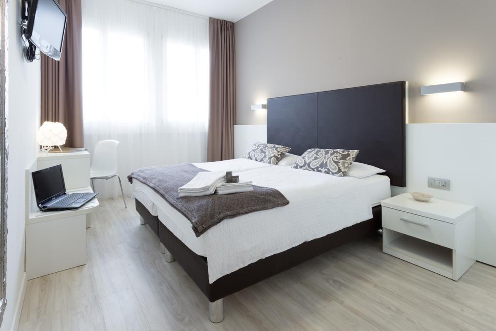 Hotel Centrale Torbole Sul Garda Room photo