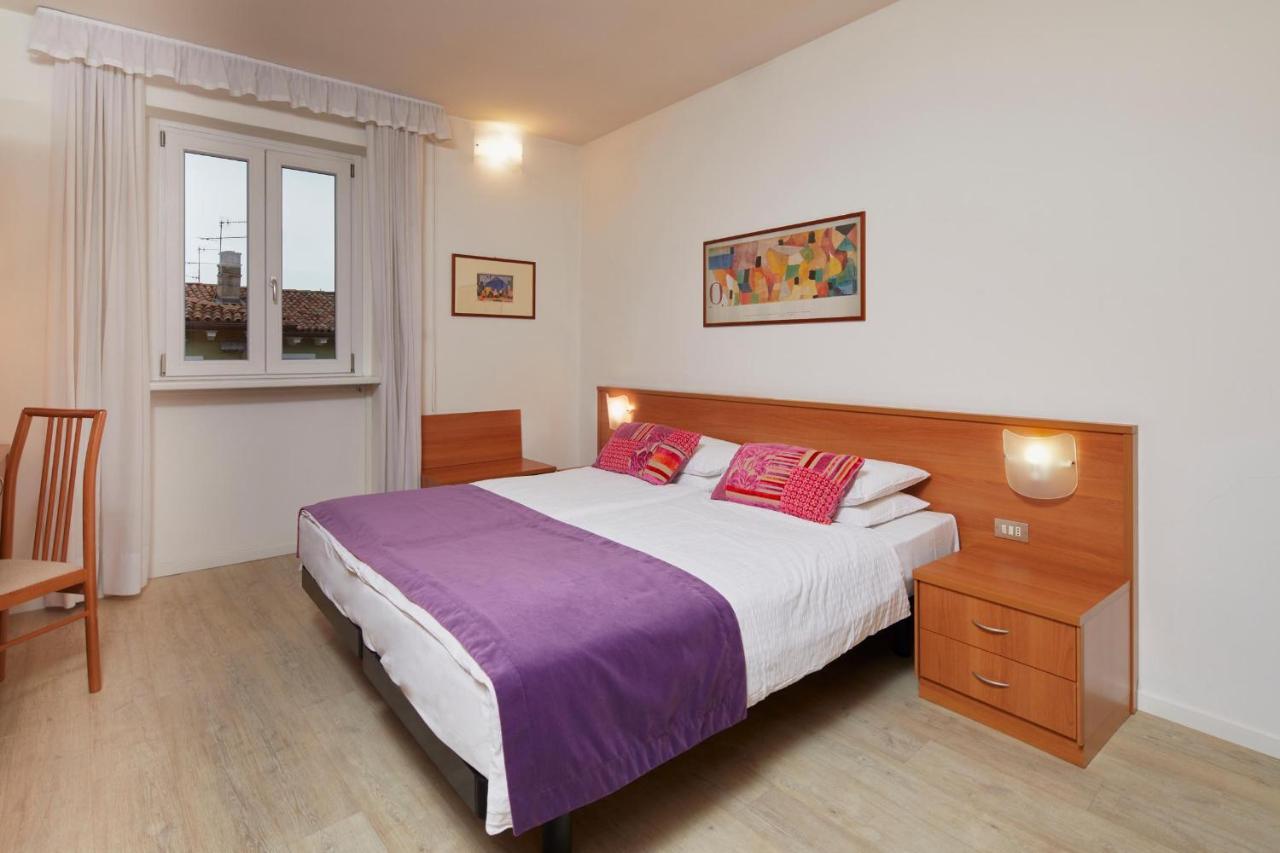 Hotel Centrale Torbole Sul Garda Exterior photo