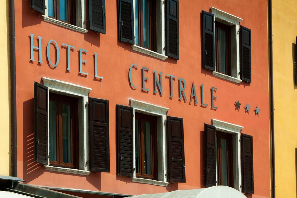 Hotel Centrale Torbole Sul Garda Exterior photo